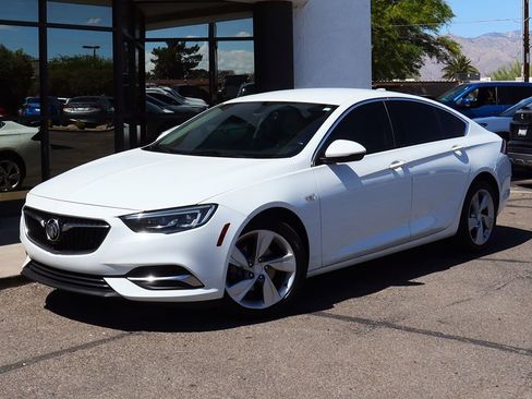 Used 2018 Buick Regal Preferred w/ Sights and Sounds Package image 2
