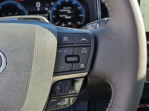 Used 2026 Toyota Camry XLE image 18