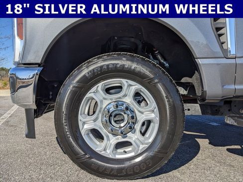 Used 2025 Ford F250 XLT image 4