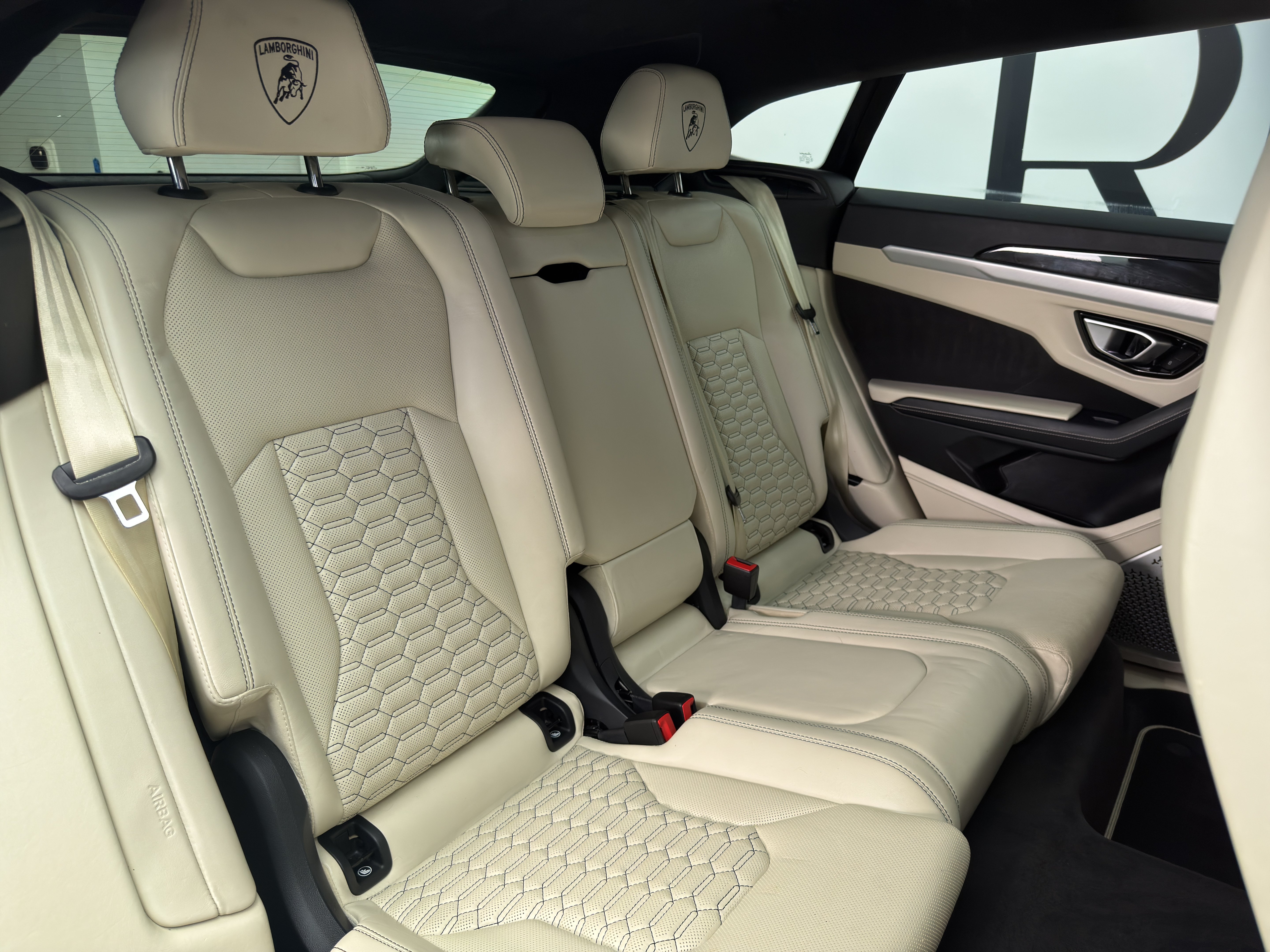 Used 2019 Lamborghini Urus AWD/4WD image 33