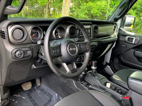 Used 2023 Jeep Gladiator Sport AWD/4WD image 14