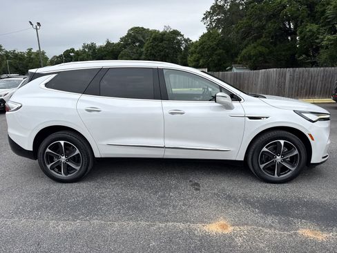 Used 2022 Buick Enclave Essence w/ Experience Buick Package FWD image 6