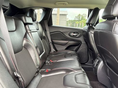 Used 2019 Jeep Cherokee Trailhawk w/ Cold Weather Group AWD/4WD image 29