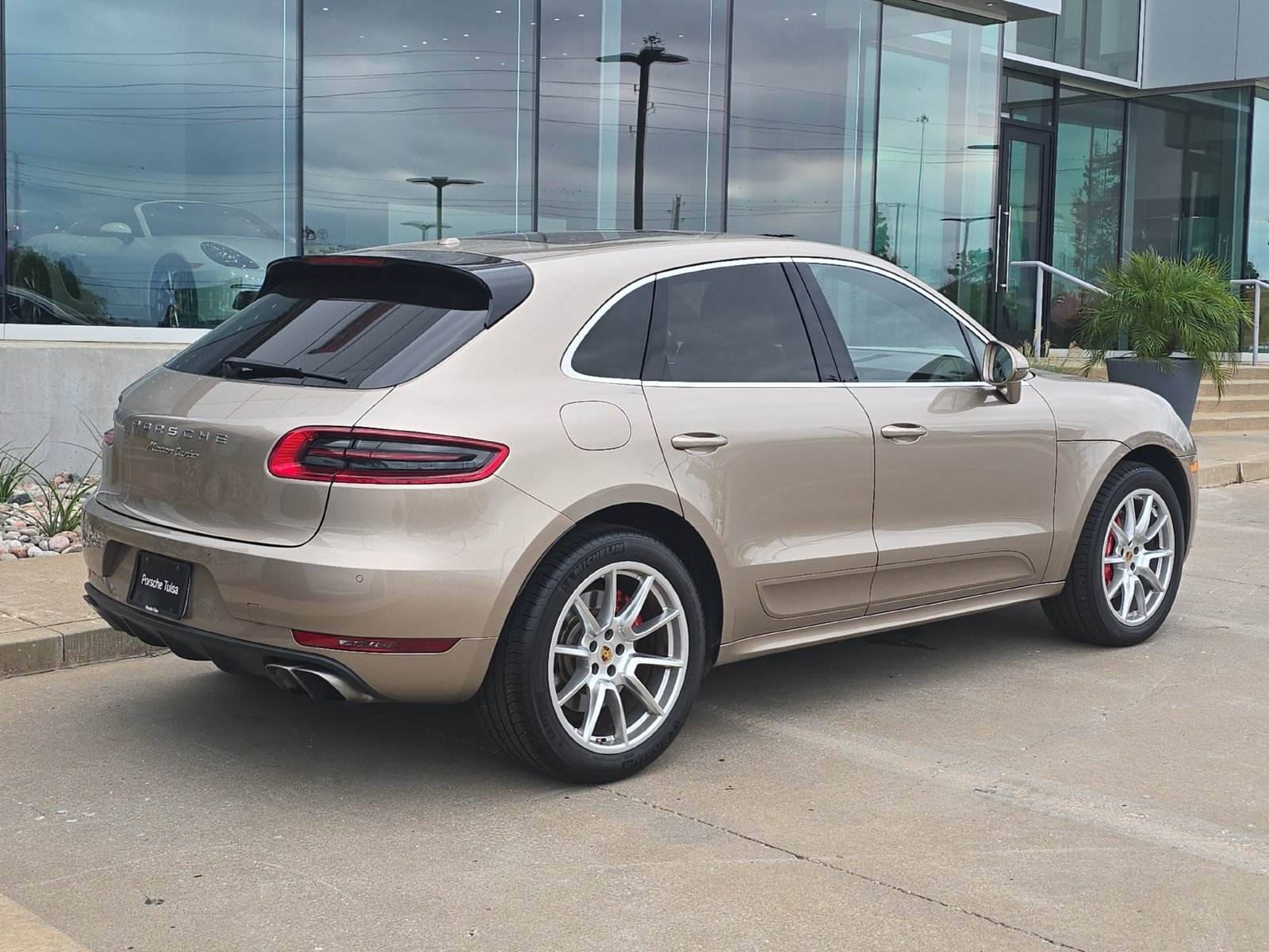 Used 2017 Porsche Macan Turbo AWD/4WD image 7