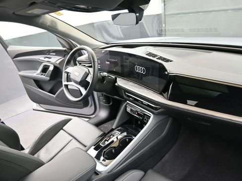 Used 2025 Audi Q5 Premium Plus w/ Premium Plus image 12