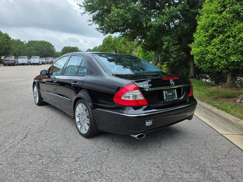 Used 2008 Mercedes-Benz E 550 Sedan image 3