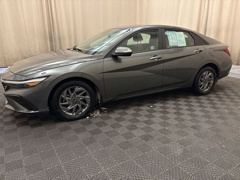 Used 2024 Hyundai Elantra SEL image 8