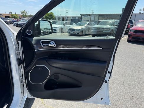 Used 2018 Jeep Grand Cherokee Overland image 30