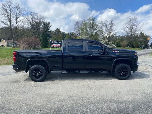 Used 2022 Chevrolet Silverado 2500 LT w/ Midnight Edition image 2