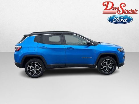 Used 2025 Jeep Compass Limited AWD/4WD image 5