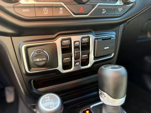 Used 2019 Jeep Wrangler Unlimited Sport AWD/4WD image 34