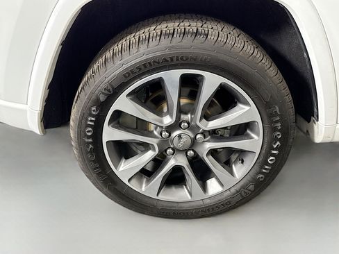 Used 2018 Jeep Grand Cherokee Overland image 33