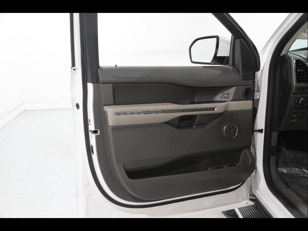 Used 2019 Ford Expedition XLT w/ Equipment Group 202A AWD/4WD image 5