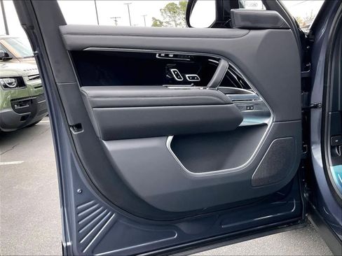 New 2026 Land Rover Range Rover SE image 24