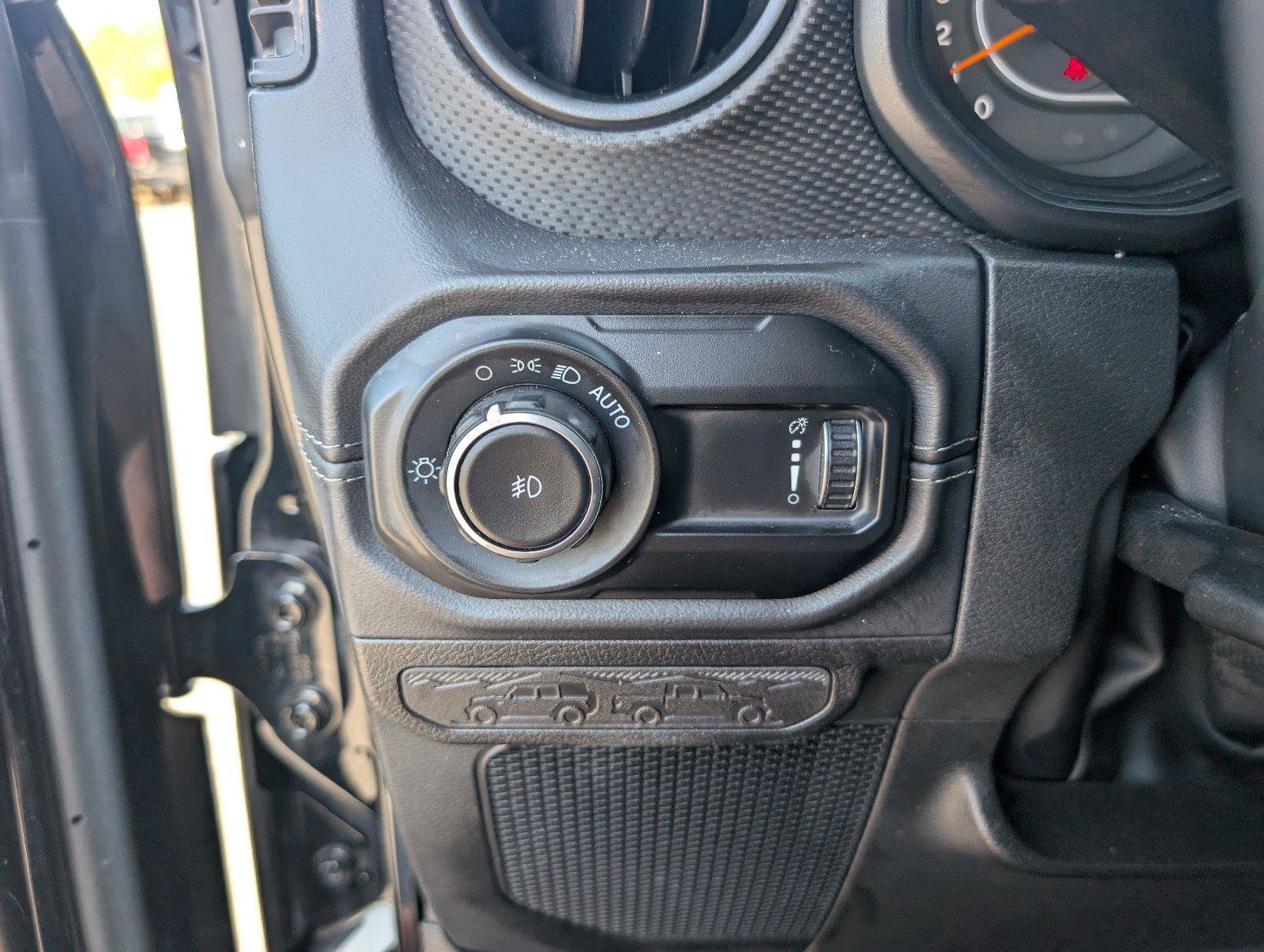 Used 2025 Jeep Wrangler Unlimited Rubicon AWD/4WD image 33