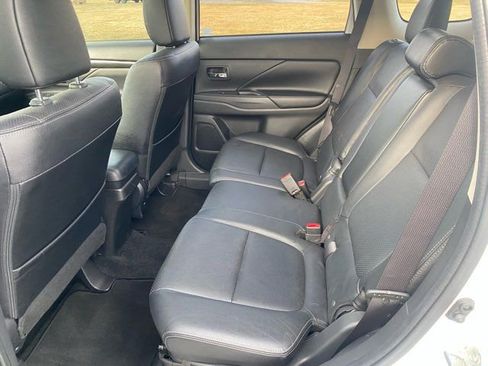 Used 2018 Mitsubishi Outlander SEL image 21