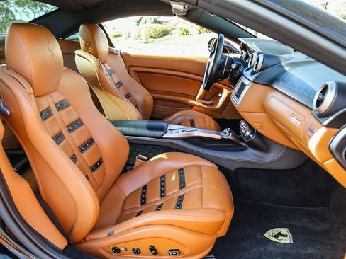 Used 2010 Ferrari California RWD image 27