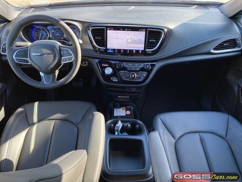 New 2026 Chrysler Pacifica Select image 10