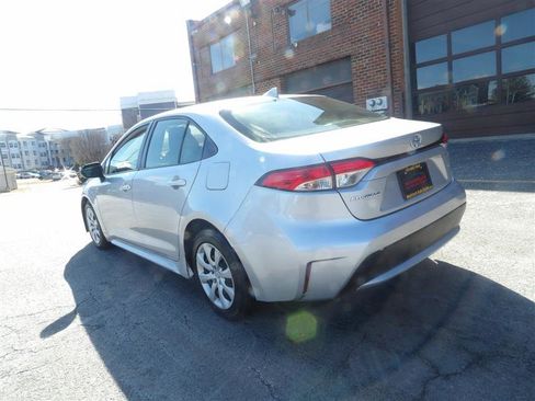 Used 2020 Toyota Corolla LE image 3