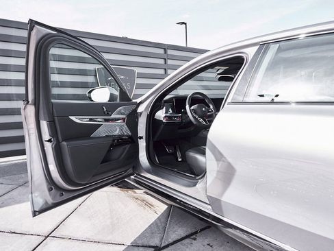 Used 2024 BMW 760i xDrive image 30