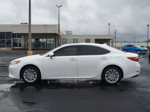 Used 2015 Lexus ES 350 w/ Luxury Package FWD image 12