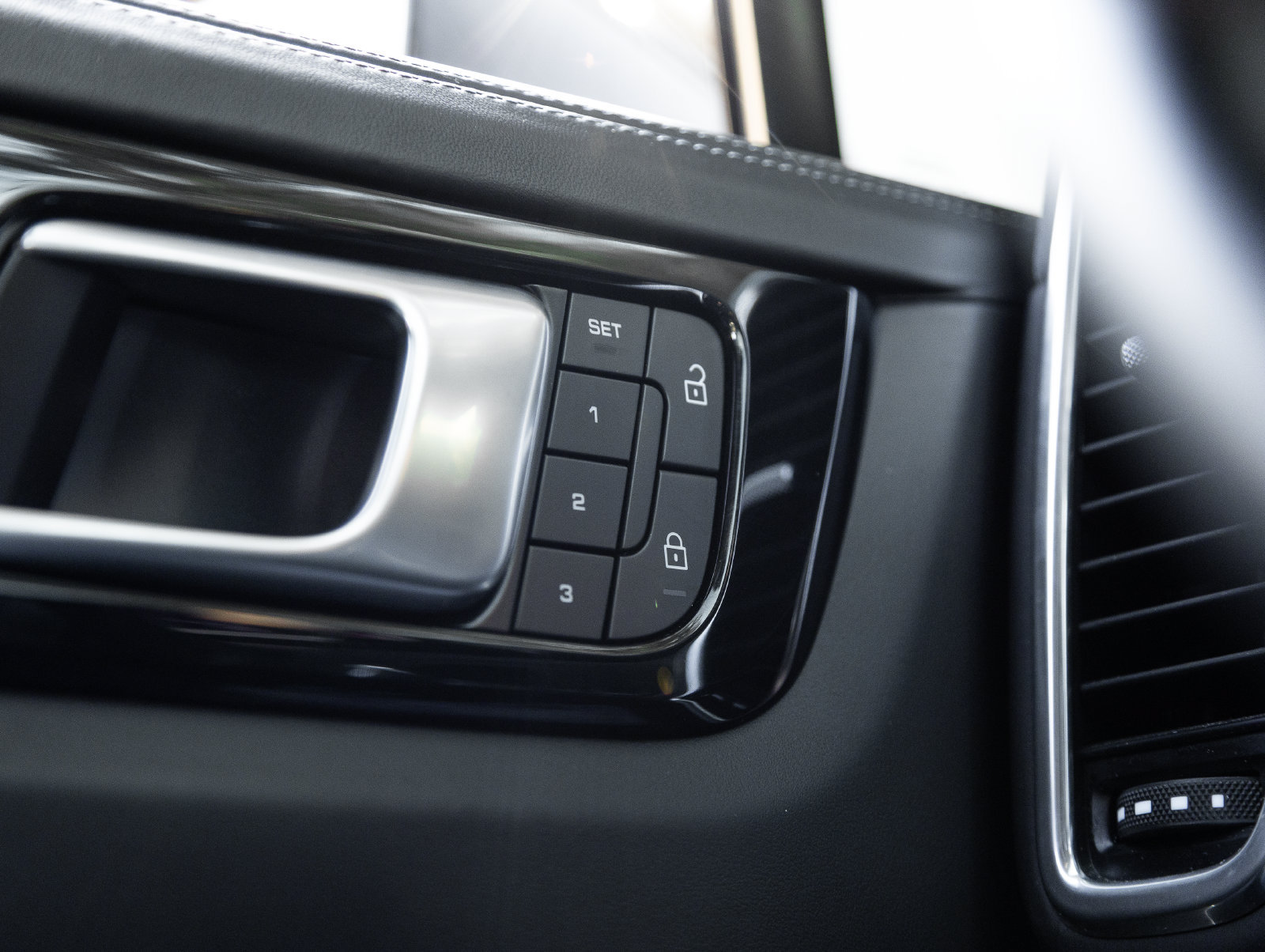 Certified 2023 Porsche Cayenne Turbo GT AWD/4WD image 18
