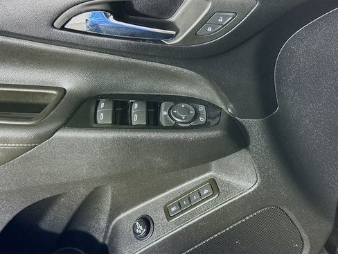 Used 2023 Chevrolet Equinox Premier FWD image 24