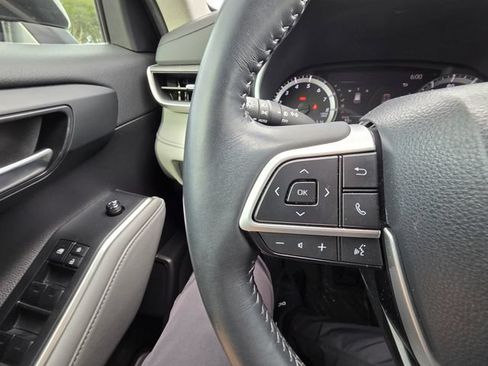 Used 2023 Toyota Highlander XLE FWD image 15