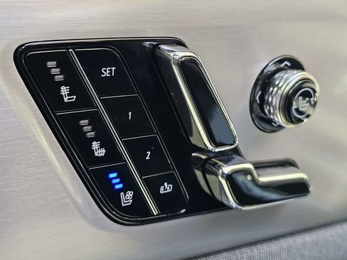 Used 2026 Cadillac Vistiq Premium Luxury AWD/4WD image 24