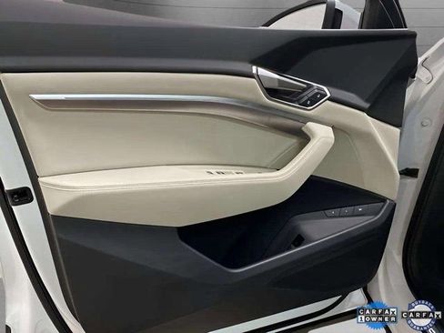 Used 2024 Audi Q8 e-tron Premium image 16