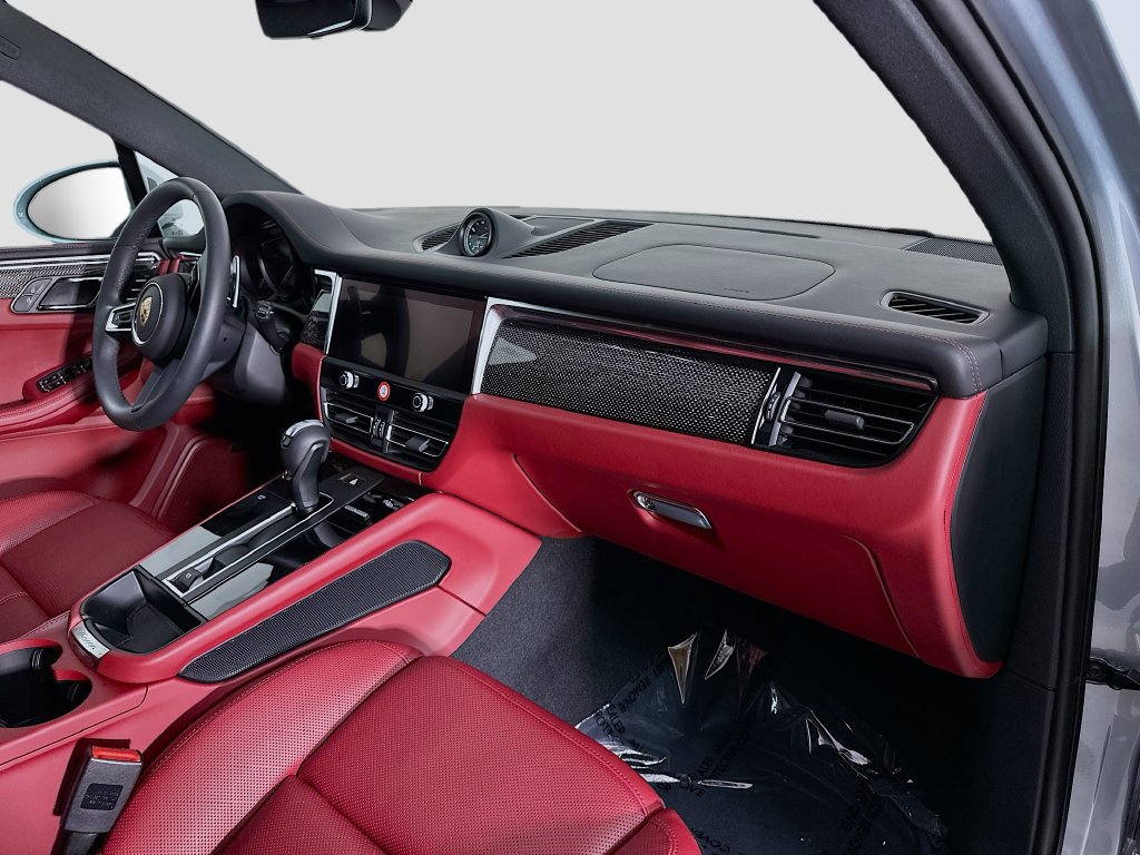 Certified 2025 Porsche Macan AWD/4WD image 31