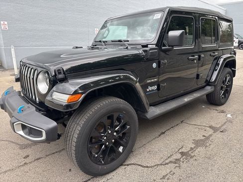 Used 2023 Jeep Wrangler Unlimited Sahara w/ Cold Weather Group AWD/4WD image 1