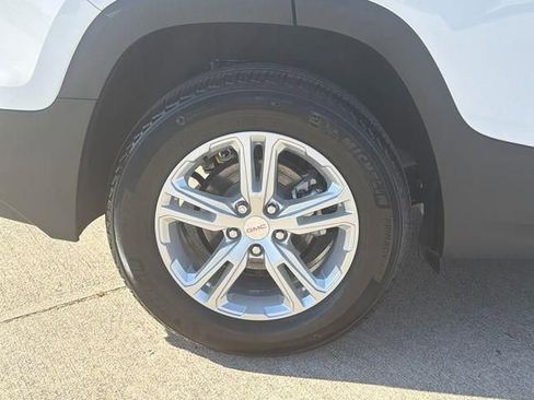 Used 2024 GMC Terrain SLE w/ Driver Convenience Package FWD image 17