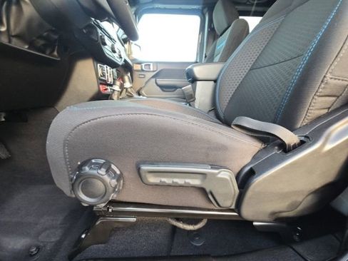 Used 2025 Jeep Wrangler Unlimited Rubicon 4xe image 21