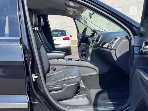Used 2012 Jeep Grand Cherokee Laredo w/ Laredo E Group RWD image 32
