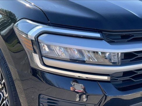 Used 2024 Ford Expedition Max XLT image 28