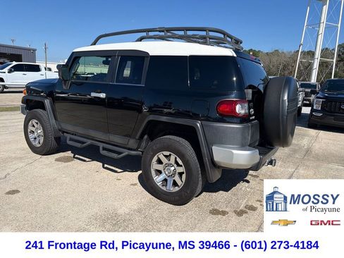Used 2014 Toyota FJ Cruiser 4WD w/ Upgrade Package image 3