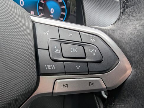 Used 2025 Volkswagen Atlas Cross Sport SEL Premium R-Line image 35