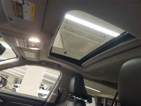 Used 2022 Toyota Highlander XLE image 19