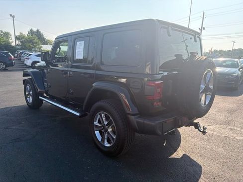 Used 2018 Jeep Wrangler Unlimited Sahara AWD/4WD image 5
