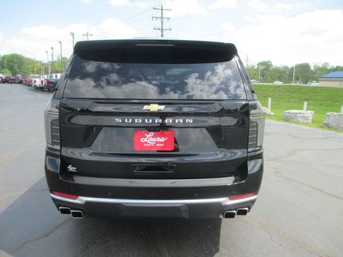 Used 2025 Chevrolet Suburban High Country AWD/4WD image 6