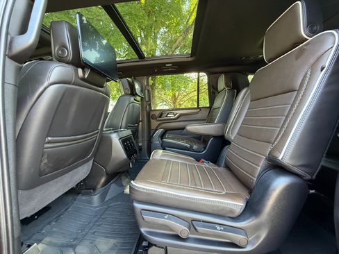 Used 2025 GMC Yukon XL Denali Ultimate w/ LPO, Floor Liner Package AWD/4WD image 14