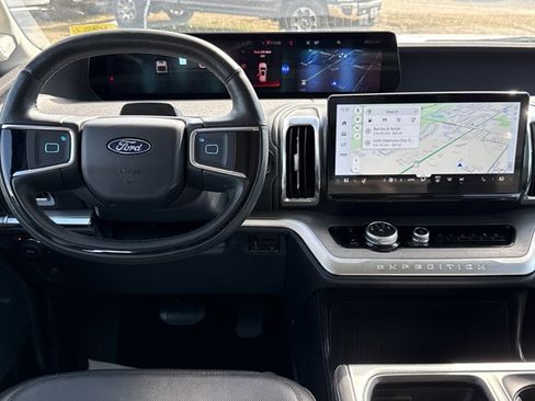 Used 2025 Ford Expedition Platinum image 5
