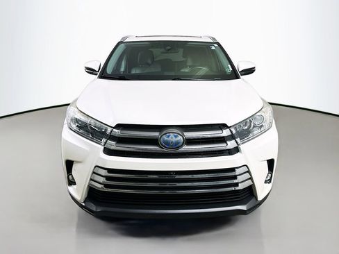 Used 2019 Toyota Highlander Limited Platinum image 2