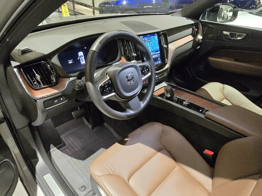 Used 2024 Volvo XC60 T8 Plus w/ Climate Package AWD/4WD image 9