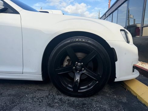 Used 2021 Chrysler 300 S w/ S Model Appearance Package RWD image 4