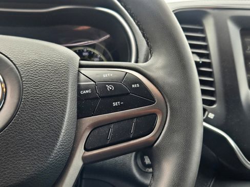 Used 2020 Jeep Cherokee Latitude Plus image 28