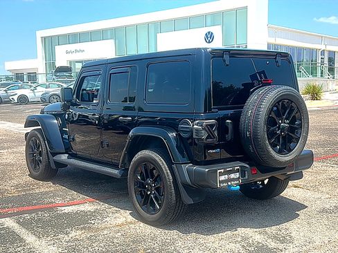 Used 2022 Jeep Wrangler Unlimited Sahara w/ Cold Weather Group AWD/4WD image 6