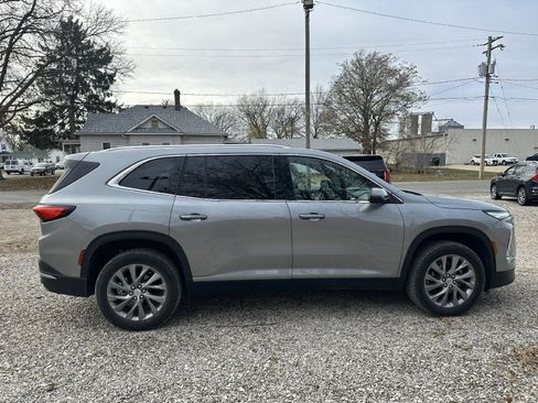 Used 2025 Buick Enclave Preferred image 8