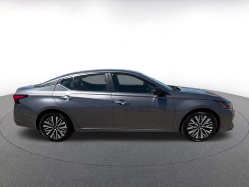 Used 2025 Nissan Altima 2.5 SV FWD image 15